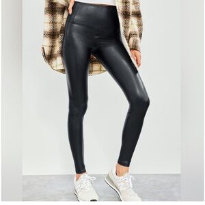 Aritzia Wilfred Free Vegan Daria Faux Leather leggings Size Small